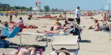 Un’estate anticipata. Spiaggia presa d’assalto