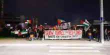 Pro Pal contro la partita Italia-Israele: centinaia di manifestanti sotto la sede della Rai a Bologna