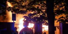 Camper a fuoco nella notte. C'è l'ipotesi del dolo