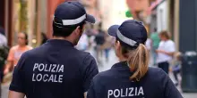 Ruba un braccialetto d’oro e scappa, arrestato per furto in pieno centro a Bologna