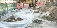 "Piazza delle Erbe, tutto fermo. Indagini in corso su reperti trovati"