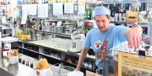 Da Billi, come nei bar di una volta: "A colazione dispensava sorrisi"