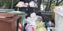 Proteste a Capodimonte: "Una montagna di rifiuti lasciata lì per giorni. Fermate quei furbetti"