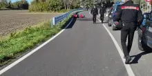 Tragedia lungo la Acciaioli. Sbanda in moto, muore a 20 anni: "Serio e tranquillo, siamo sconvolti"