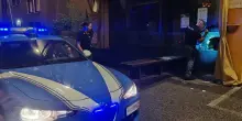 Spaccata al pub di via Gamba. Torna il ladro solitario del centro. La polizia trova tracce di sangue