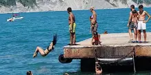 L’alga tossica a Portonovo. Bagni vietati nel tratto tra Ramona e la Torre