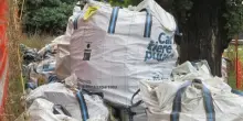 "Ancora rifiuti nel cortile della ’Pasini’"