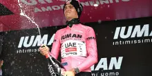 Giro d’Italia, tappa 11 ricca di emozioni: il boato dell’Appennino per Carapaz e l’omaggio a Del Toro
