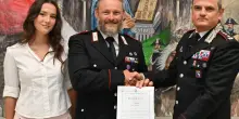 Un angelo in uniforme. Salvò una ragazza in piscina. Premiato carabiniere eroe