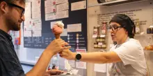 Caro gelato, cono piccolo a 3 euro: "Esplosi i costi delle materie prime"