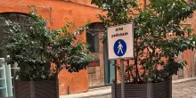 Fioriere come pattumi e posaceneri ’Adottate’ dai privati e dai negozianti
