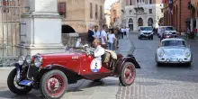 Nuvolari, tutti in piedi. Spettacolo garantito dalle auto d’epoca