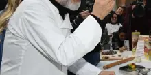 Lo chef Massimo Bottura : "Il giornale è come la cucina: tiene viva una comunità"