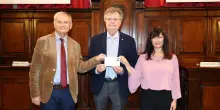 Unimore compie 850 anni. Uno speciale francobollo per celebrare un’eccellenza