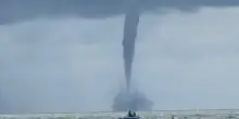 Tromba marina semina il panico. Bagnanti in fuga dalla spiaggia