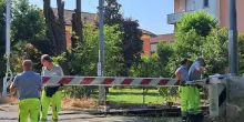 Abbattuta sbarra del passaggio a livello, traffico in tilt a Bagnolo