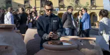 Cotto rovente, le opere della discordia. Lazzerini si scusa: "Non succederà più"
