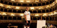 Nuovo look bianconero. Si alza il sipario