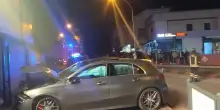 In caserma il giorno dopo. Fuggito dopo lo schianto. Proteste: "Più controlli"