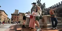 Il boom dei turisti stranieri: "Bologna è bellissima. Ma muoversi è difficile"