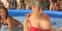 Il festino cafone in pieno centro: "Così rovinate Milano Marittima"
