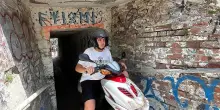 Scooter nel ‘cunicolo’. La giunta tira dritto:: "Nessuna revoca"