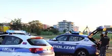 Scappa sgommando con l’auto. Preso dopo l’inseguimento