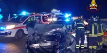 Scontro frontale fra due auto. Quattro persone rimaste ferite. Gravi un giovane e una donna