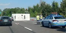 Incidente in A14 a San Lazzaro: un camper si ribalta