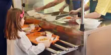 Menomale c’è la mensa: "Un buon servizio. L’educazione per il cibo parta dalle famiglie"