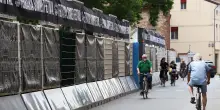 Dopo il post del sindaco Fabbri: "La nostra città non è un brand". E i residenti: "Mesi di rumba"