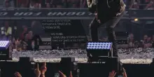 Cremonini show: "Bologna abbracciami". L’emozione San Luca nel duetto con Carboni