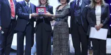 Il Premio Estense a Marzio Mian: "Il giornalismo, bagliore di luce". Augias: "Teniamoci stretta l’Europa"
