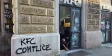 Guerriglia in stazione a Bologna, bilancio nero: feriti 24 agenti e una manifestante