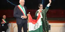 Vessilli e contestazioni. Odg urgente bocciato. Le opposizioni sbottano e vanno dal prefetto