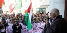 Domani nuova manifestazione. Luci e candele per le vittime di Gaza