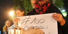 Flash mob dei sanitari per la Palestina. "Negato lo spazio di fronte all’ospedale"