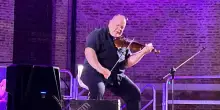 Un violino che incanta l’anima. Standing ovation per De Meis