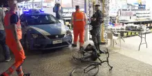 Armato di un’accetta tenta di rapinare un negozio: arrestato dalla polizia
