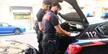 Bologna, ruba detersivo per 300 euro poi spruzza lo spray al peperoncino alla guardia giurata
