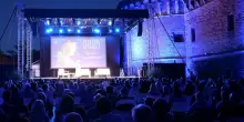 Rocca di Caterina sotto le stelle. Arena, su il sipario: oltre 60 serate