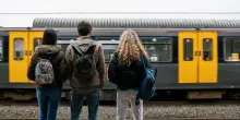 Ragazzi scomparsi da Pesaro, fuga in treno. Ma sembrano svaniti nel nulla