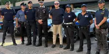 Blitz della polizia locale. Denunciati baby pusher: "Avevano droga e coltelli"