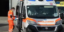 Incidente a Bologna, auto rubata inseguita dalla polizia si schianta in via Murri. Muore un 18enne