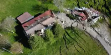 La frana a Boccassuolo di Palagano distrugge tre case / VIDEO