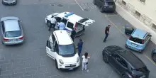 In manette per una multa: “Mi sono sentita morire”. I vigili: noi, aggrediti