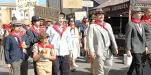 Brescello come un set. La processione col Cristo e le elezioni di Peppone