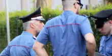 Si finge maresciallo dei carabinieri e ruba oro: denunciato