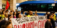 Giovani palestinesi contro tutti: "Ara con la fascia? Un insulto". E bacchettano pure pacifisti e Cgil