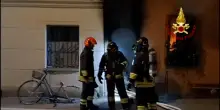Incendio a Forlì, palazzo in fiamme in pieno centro: 11 famiglie evacuate
